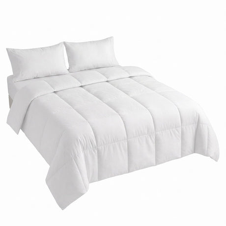 Quilt, queen size, supplied with a storage bag.