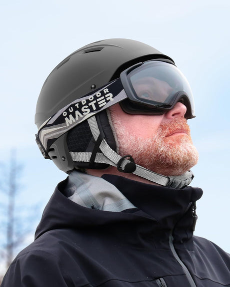 Adjustable snowboard helmet, breathable.