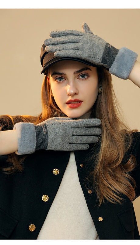 Women's cashmere winter gloves in moonlight grey, model DY43.