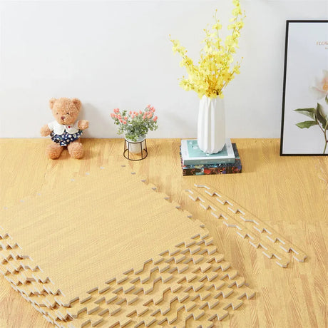 White flooring mats, 60x60cm, 12 tiles, easy to clean.