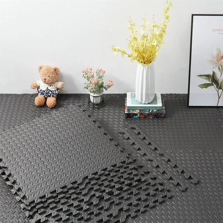 White flooring mats, 60x60cm, 12 tiles, easy to clean.