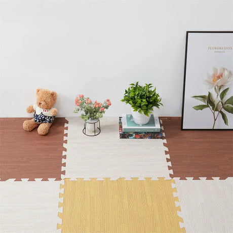 White flooring mats, 60x60cm, 12 tiles, easy to clean.
