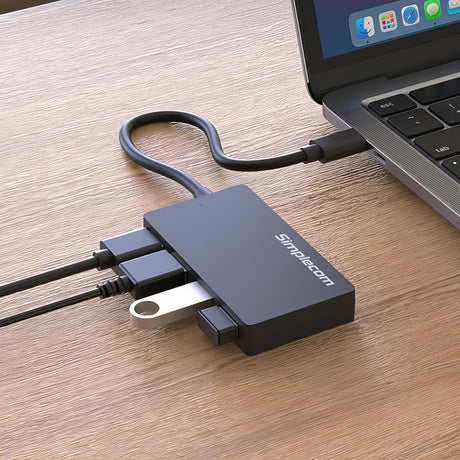 Simplecom SuperSpeed hub USB, lightweight.