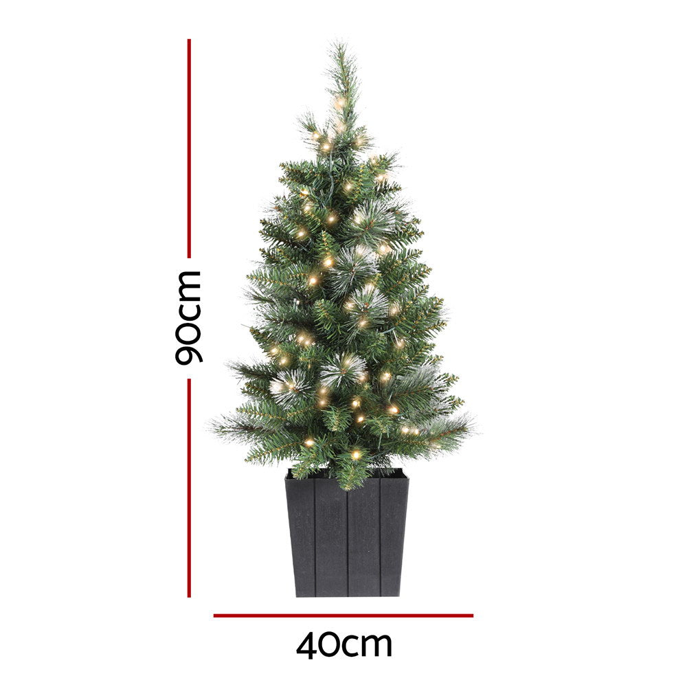 Another view of the 90cm potted tree, battery operated.